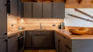 Kühlschrank, Ofen, Herdplatte, Geschirrspüler