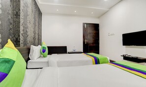 Deluxe-Zimmer | Schreibtisch, Bügeleisen/Bügelbrett