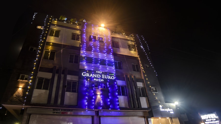 Treebo Grand Euro Pipliyahana Square