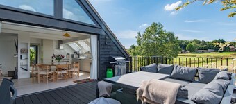 The Hayloft by Bloom Stays - beautiful location with hot tub
