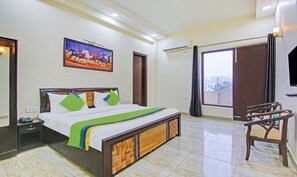 Standard Room | Desk, iron/ironing board - Treebo Amaya Inn Sector 72 (Noida)