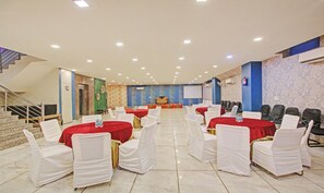 Banquet hall - Treebo Amaya Inn Sector 72 (Noida)