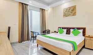 Phòng Deluxe | Bàn, phòng cách âm, bàn ủi/dụng cụ ủi quần áo