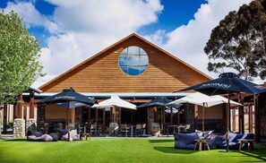 Outdoor dining - Rural luxury, Margaret River (Witchcliffe)