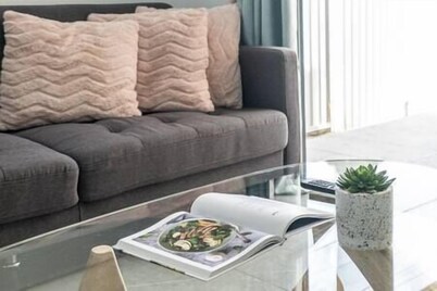 Blue Haven Retreat - Beverly Hills 208