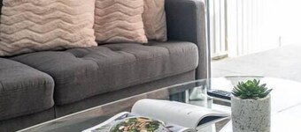 Blue Haven Retreat - Beverly Hills 208