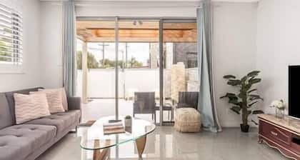 Blue Haven Retreat - Beverly Hills 208