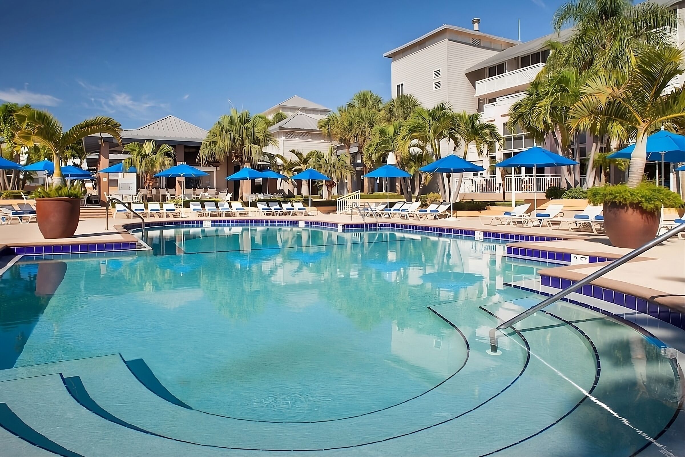 2 Great Units Fit for Families! On-site Pools, Close to Stuart Heritage Museum!