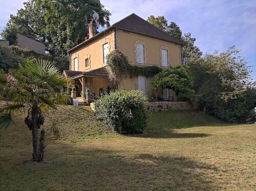 Villa de caractère, à 5mn à pied de la cité médiévale.