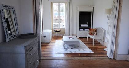 Villa de caractÚre, à 5mn à pied de la cité médiévale.
