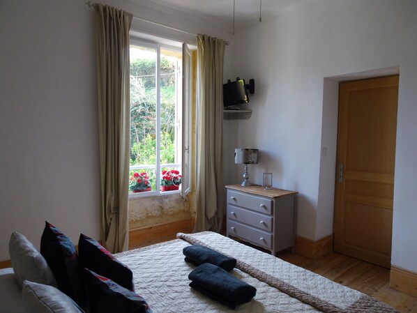 5 Schlafzimmer, Bügeleisen/Bügelbrett, kostenloses WLAN, Bettwäsche