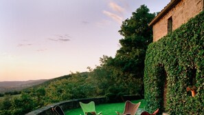 Property grounds - Superb luxury villa with design interiors and heated pool (Sarteano)