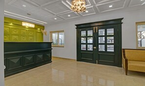 ฝ่ายต้อนรับ