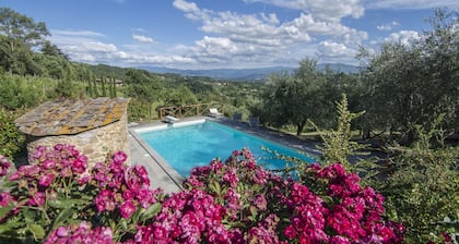 Beautiful villa in the heart of Mugello. Pool, jacuzzi, sauna.