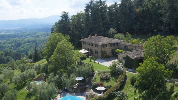 A large stone house with a swimming pool, surrounded by lush greenery and hills. - Beautiful villa in the heart of Mugello. Pool, jacuzzi, sauna. (Borgo San Lorenzo)