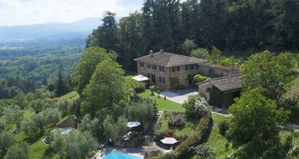 Beautiful villa in the heart of Mugello. Pool, jacuzzi, sauna.