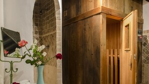 Interior - Beautiful villa in the heart of Mugello. Pool, jacuzzi, sauna. (Borgo San Lorenzo)