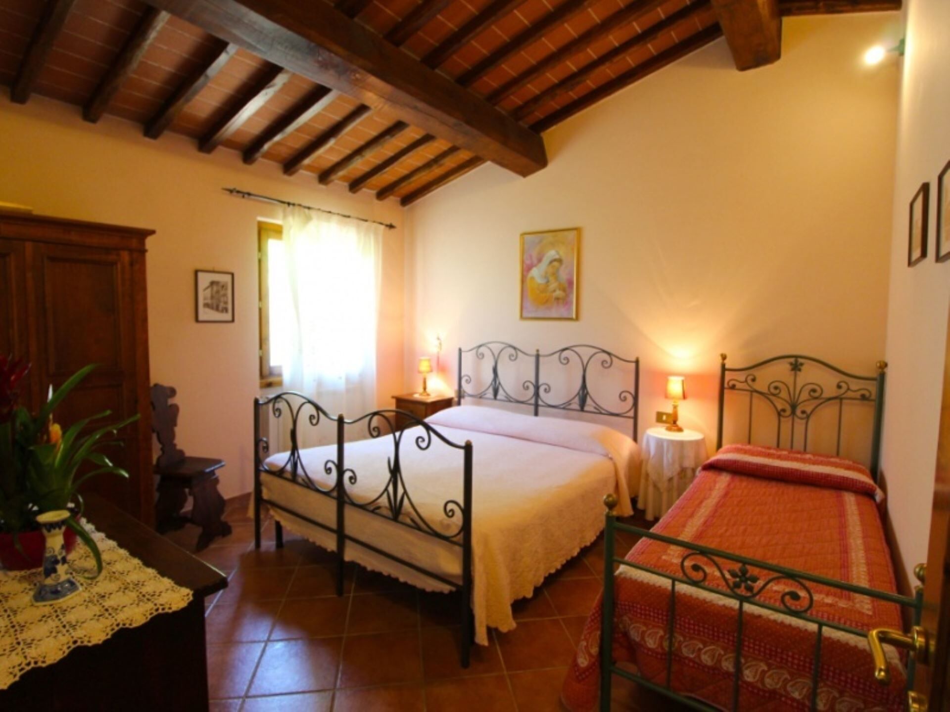 4 makuuhuonetta, silitysrauta/-lauta, Wi-Fi, pääsy pyörätuolilla