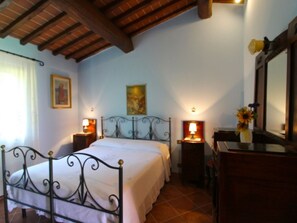 4 bedrooms, iron/ironing board, WiFi, wheelchair access