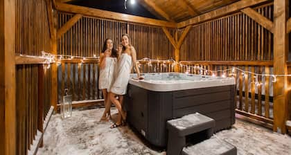 Mountain Stay with Hot Tub