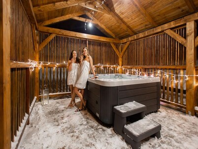 Mountain Stay with Hot Tub