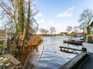 Pool - Nice holiday home with boat and jetty (Friesland)