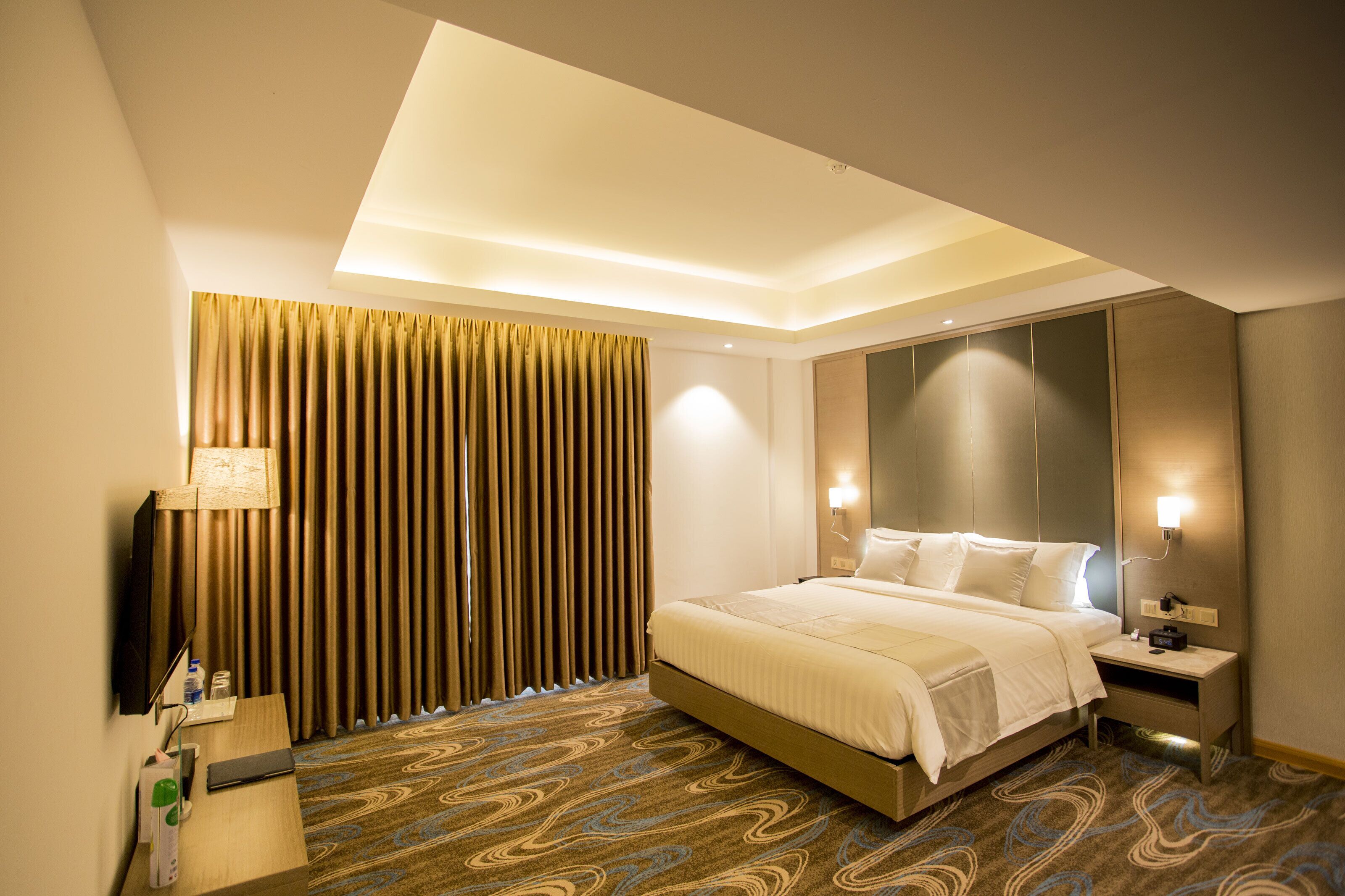 Honeymoon Suite, 1 King Bed, Accessible, City View | Premium bedding, down duvets, minibar, in-room safe