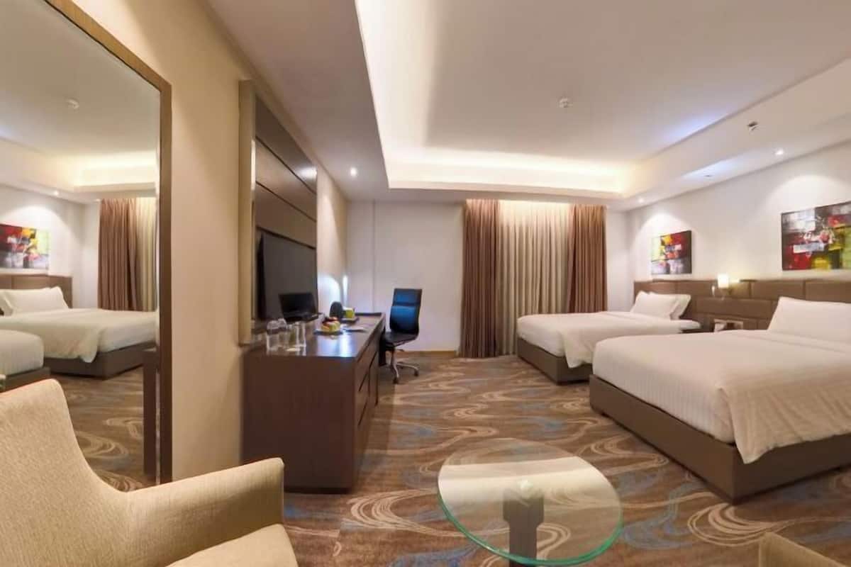 1 bedroom, premium bedding, down duvets, minibar