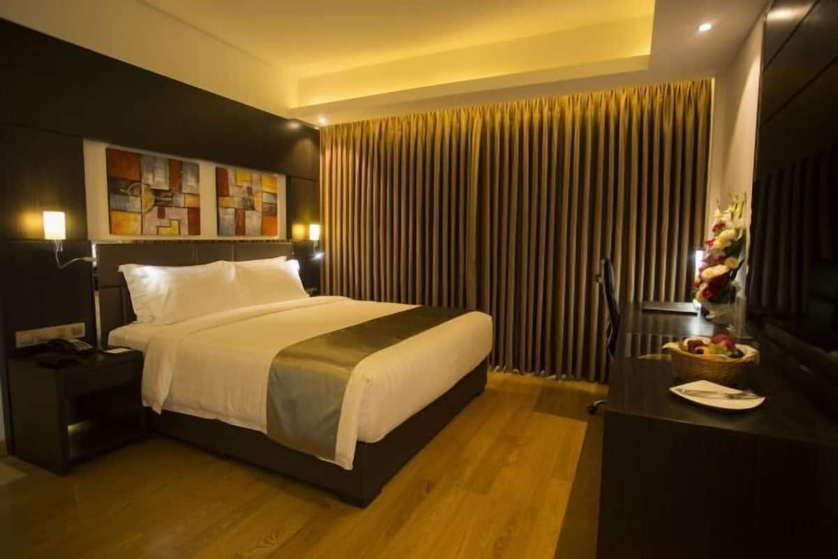 1 bedroom, premium bedding, down duvets, minibar