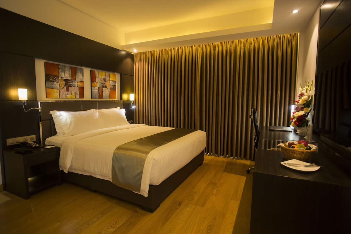 Premium bedding, down duvets, minibar, in-room safe