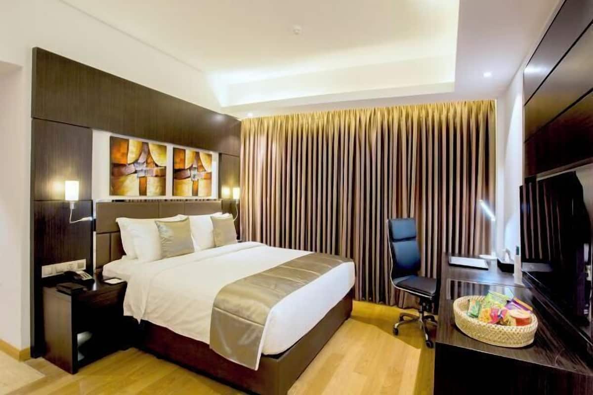 1 bedroom, premium bedding, down duvets, minibar