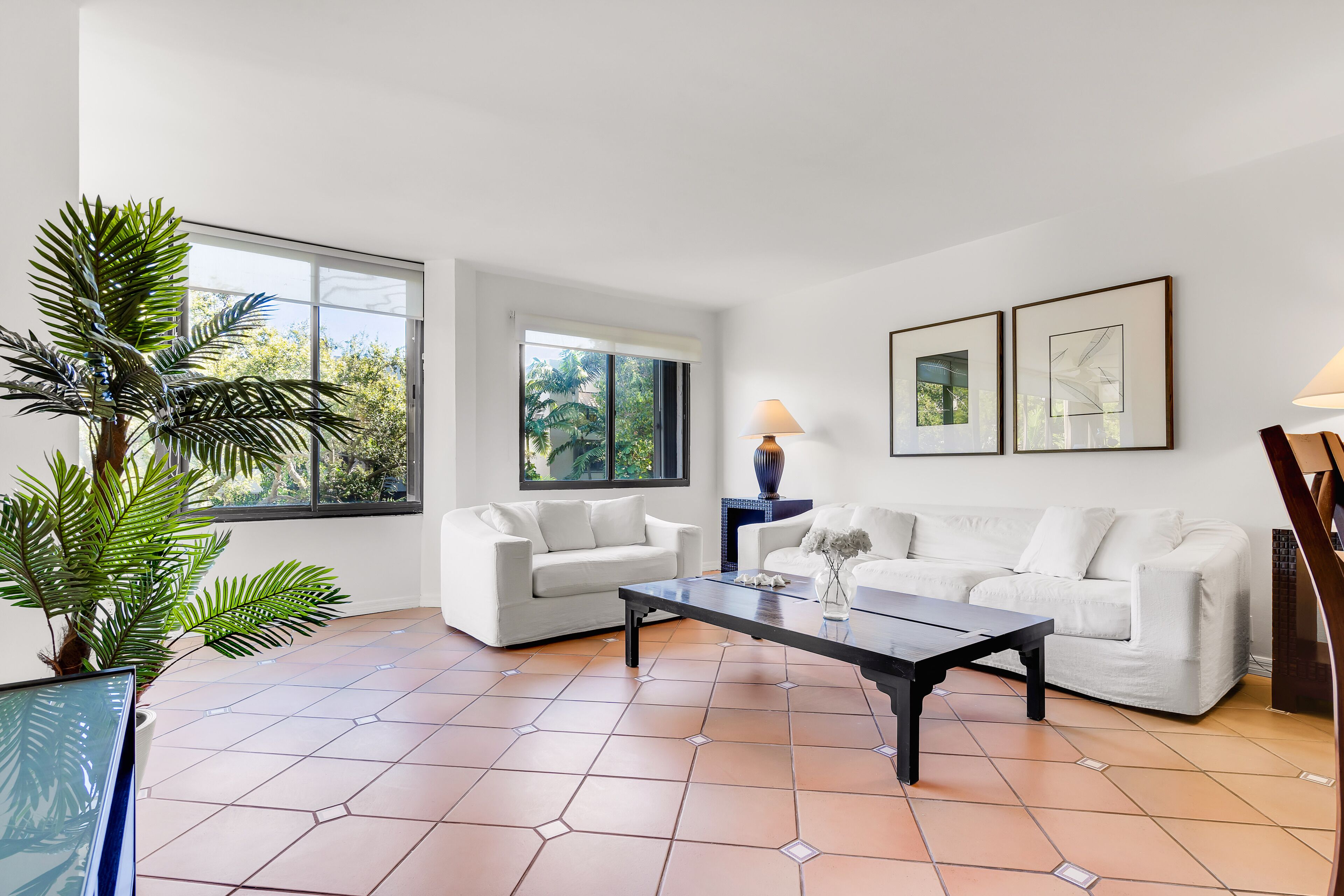 Beautiful apartment in condo with pools, tennis and beach access