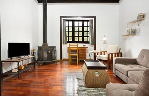 Télévision, cheminée