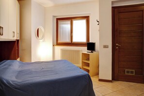 1 quarto, Wi-Fi de cortesia, roupa de cama