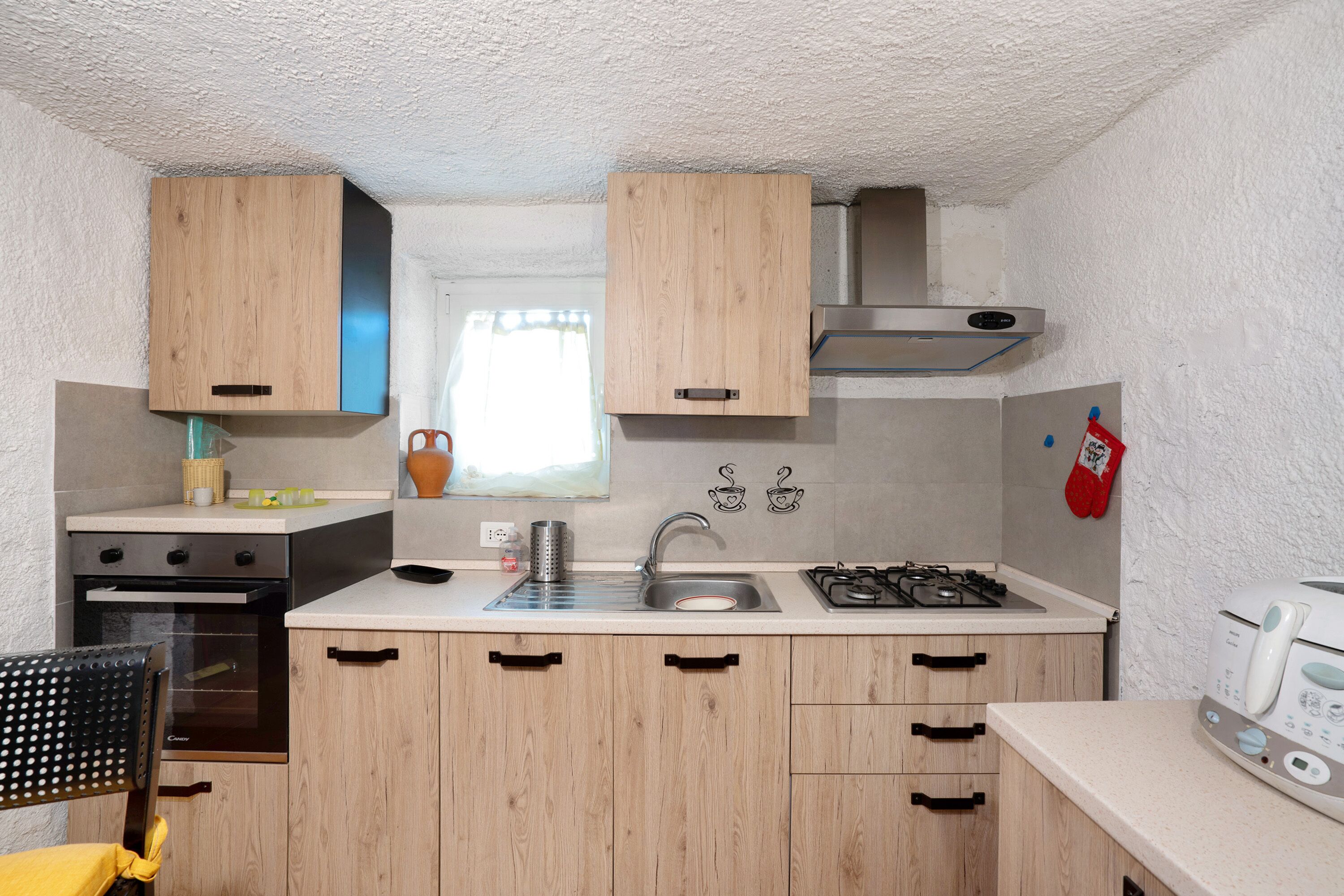 Pet-Friendly Apartment 'Il Bacio del Sole' with BBQ, Shared Terrace & Wi-Fi