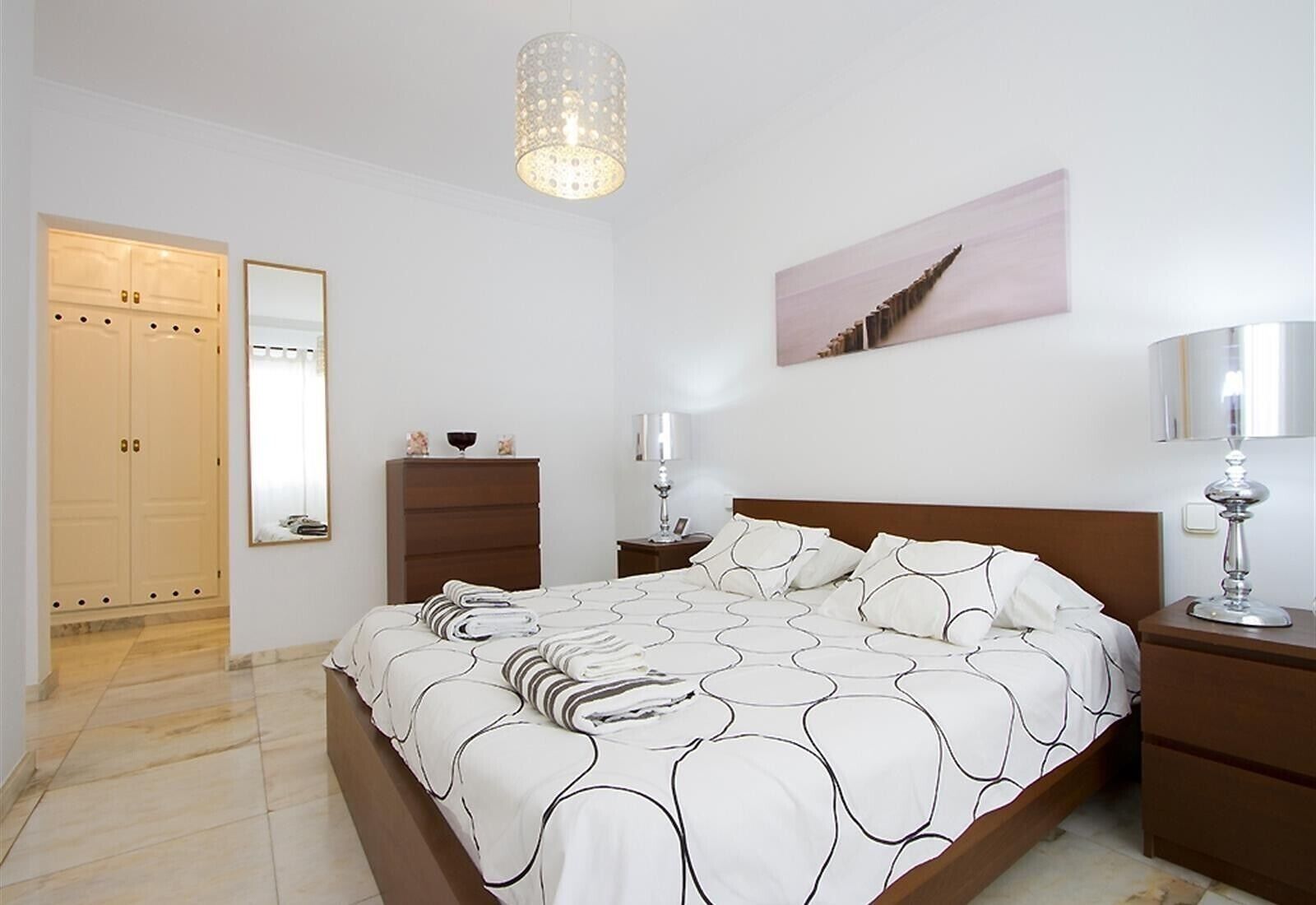 3 habitaciones, tabla de planchar con plancha y wifi gratis 