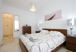 3 sovrum, strykjärn/strykbräda, gratis wi-fi och sängkläder