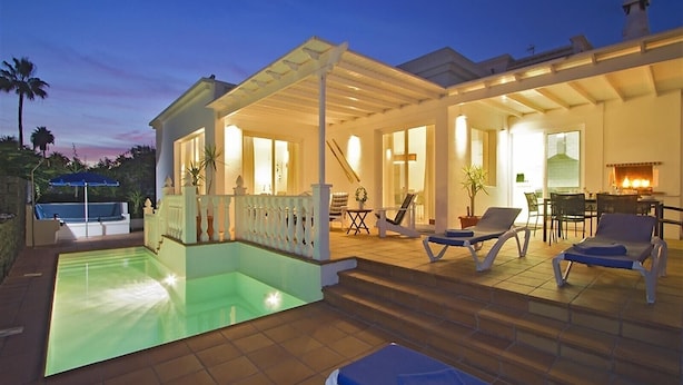 A poolside area with lounge chairs, a hot tub, and a covered patio. - Vacation Villa 'Benedicte' with Sea View, Wi-Fi and Air Conditioning (Puerto del Carmen)