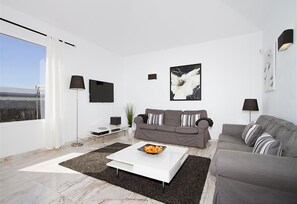 Flat-screen TV, DVD player, stereo