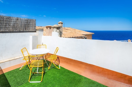 Outdoor dining. Holiday Home 'Ca Sa Padrina' with Sea View, Private Terrace and Wi-Fi