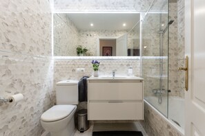 Bathtub, hair dryer, towels
