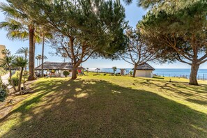 Property grounds - Apartment "Mi Capricho Beachfront Apt" with Wi-Fi & Shared Pool (Mijas)