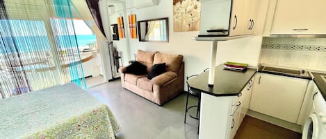 1 chambre, fer et planche à repasser, Wi-Fi gratuit, draps fournis