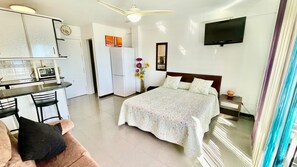 1 habitación, tabla de planchar con plancha, wifi gratis y ropa de cama 