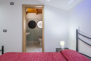 6 bedrooms, bed sheets