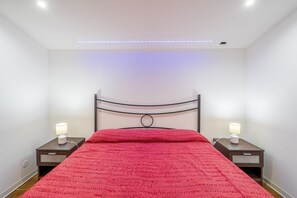 6 bedrooms, bed sheets