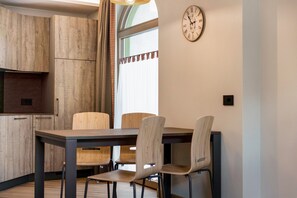 Dining - Apartment "Ice Mountain Planet Suite House" with Mountain View, Wi-Fi & Balcony (Livigno)