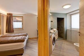 1 bedroom, free WiFi, bed sheets, wheelchair access - Apartment 'Rock Mountain Planet Suite House' with Mountain View, Wi-Fi & Balcony (Livigno)