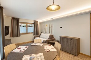 Dining - Apartment 'Sun Mountain Planet Suite House' with Mountain View, Wi-Fi & Balcony (Livigno)