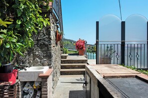 Property grounds - Bed and Breakfast 'Gocce Di Cristallo' with Sea View, Wi-Fi and Air Conditioning (Varazze)